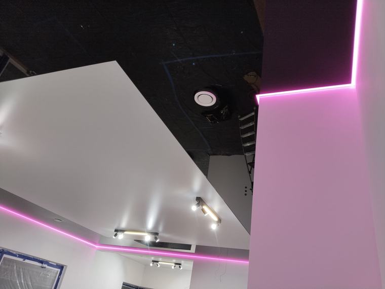Salon - czarny i biały połysk z taśmą RGB - Piaseczno