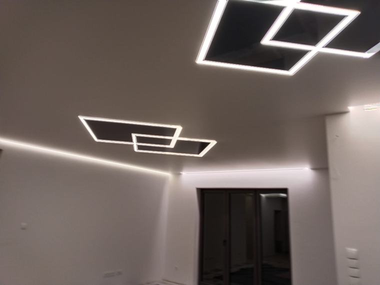 Salon - geometryczne kwadraty świetlne - Gdańsk